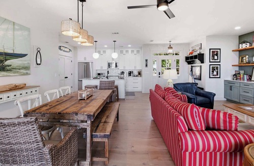 Melrose on the Beach House | Beachcomber Cottage- Oceanfront with Golf Cart