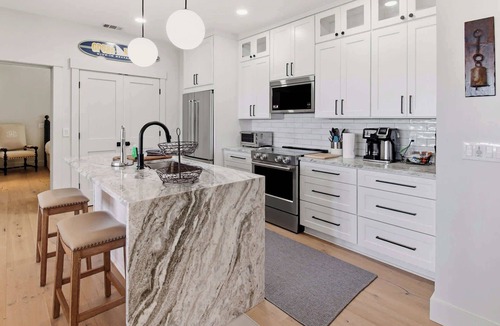 Melrose on the Beach House | Beachcomber Cottage- Oceanfront with Golf Cart