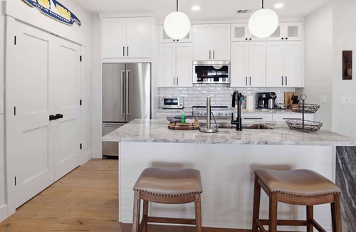 Melrose on the Beach House | Beachcomber Cottage- Oceanfront with Golf Cart
