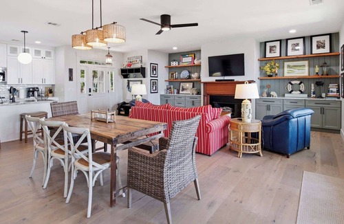Melrose on the Beach House | Beachcomber Cottage- Oceanfront with Golf Cart