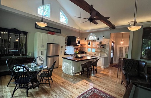 Old Irving Park Cottage | Beautiful 1-bedroom spacious cottage with everything you need in Greensboro, NC
