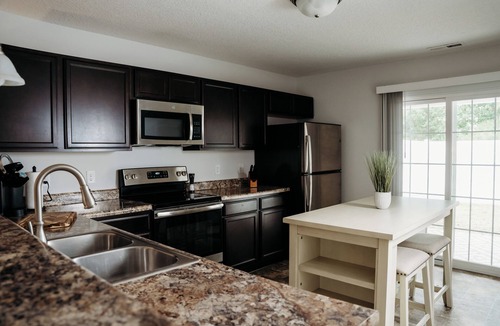 Westgate House | Beautiful 2BR/2.5B Townhome, Pet-Friendly, Near Military-Bases, Jacksonville, NC