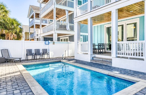 Surfside Beach House | Beautiful 5 Bedroom, 6 1/2 Bath Dog Friendly Home w/Private Pool