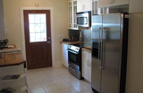 Northwest Quadrant House | Beautiful Bungalow! 10min to Beach. 5 miles-Paris Isl/Walk to Marina/Shop/Dining