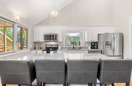 Summerton House | Beautiful Compound Lakehouse-The Pointe at Goat Island W/Pool, Boat Ramp& Pier
