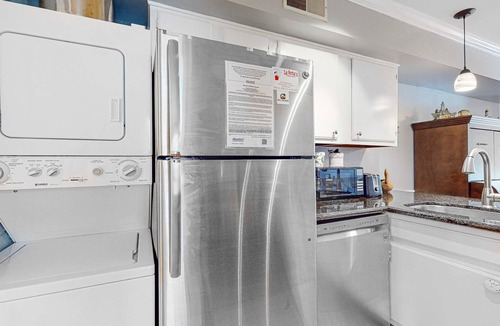 Ocean Ridge House | Beautiful Dog-friendly condo with full kitchen, free wifi and golf course views