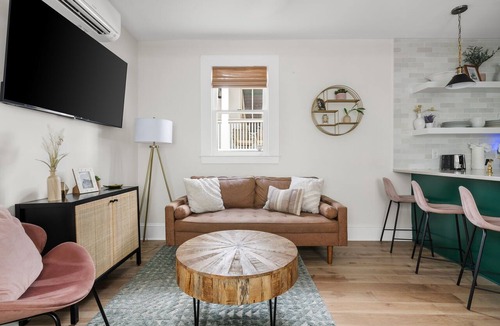 Cannonborough Elliotborough Apartment | Beautiful Ground Floor Condo Just 1 Block to King