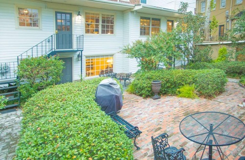 Historic Downtown Savannah House | Beautiful Home Overlooking Chatham Square w/Parking by Lucky Savannah