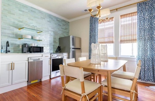 Westside House | Beautiful King Street 4 Bedroom! 30 Day Rental