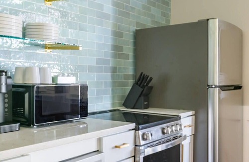 Westside House | Beautiful King Street 4 Bedroom! 30 Day Rental