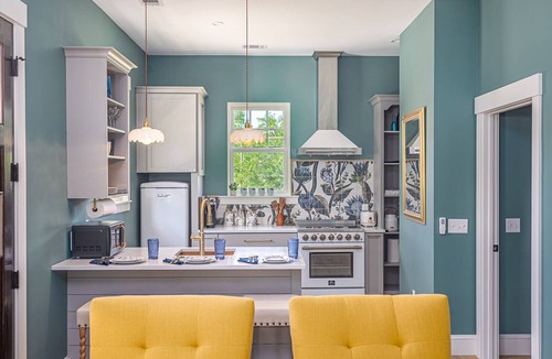 Metropolitan Cottage | Beautiful new designer carriage house built in historic style near Bull Street
