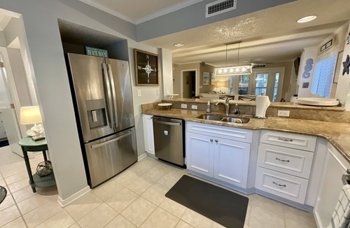 Arcadian Shores Villa | Beautiful Richmond Park villa with full access to all resort amenities, 21C!