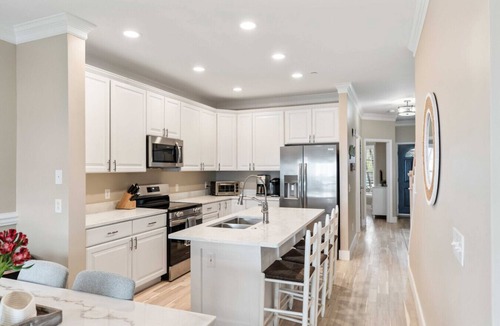 Waters Edge House | Beautiful River Views, Short Walk to Center St and the Beach