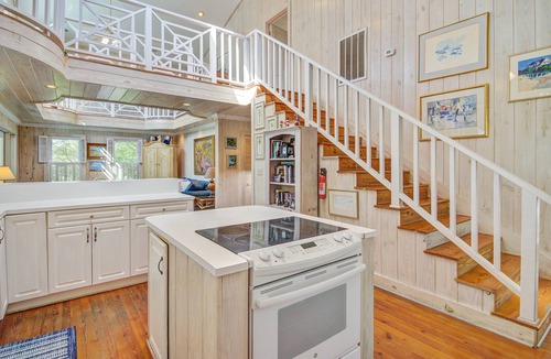 Sullivan's Island House | Beautiful Sullivan’s Island home next to lighthouse - easy walk to beach