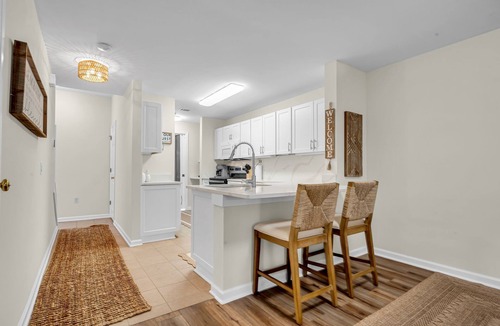 Bluffton House | Beautiful VIP 2/2.5 Townhome in the heart of Bluffton. Walk or bike to Town.
