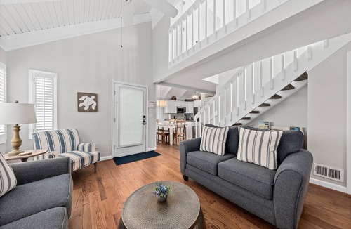 Seabrook Island Cottage | Beautifully Decorated Sealoft! Lagoon Views! Walk to Beach/Sealoft Pool! Amenity access included!