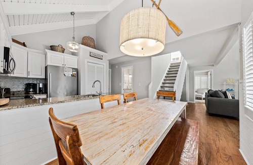 Seabrook Island Cottage | Beautifully Decorated Sealoft! Lagoon Views! Walk to Beach/Sealoft Pool! Amenity access included!