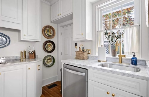 South of Broad House | Beautifully furnished Charming single South of Broad. Ideal Location w/parking