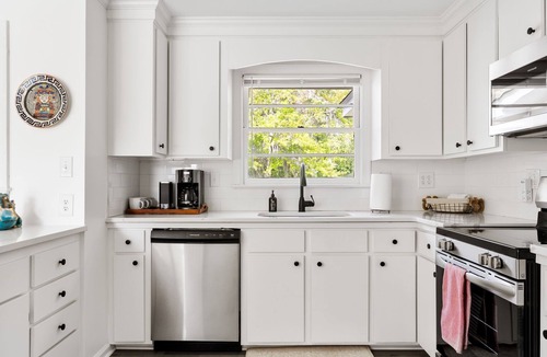 Hanahan House | Beautifully renovated 3BR house near Charleston, Park Circle, Beaches, Shipyard