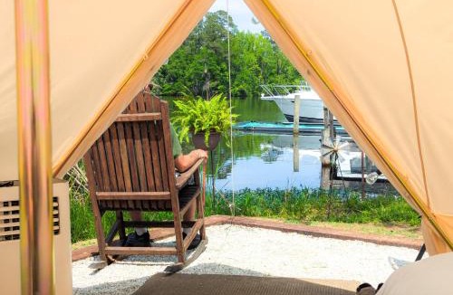 Eutawville Hotel | Bells Marina & Fishing Resort - Santee Lake Marion by I95 - Family Adventure, Pets on Request!