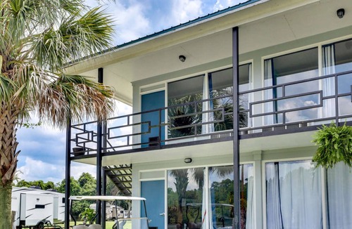 Eutawville Apartment | Bells Marina & Resort