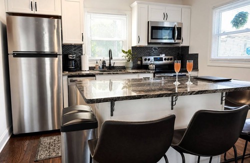 Belmont House | Belmont Bliss Walkable Downtown + Cozy Comfort Family-friendly Sparkling Clean