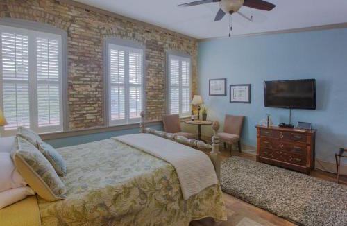 Charleston Historic District House | Best Location - On Market St in Historic Downtown