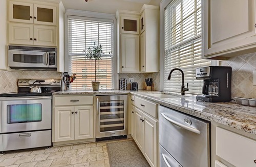 Historic Downtown Savannah Condo | Best Location Period! Luxury On Renowned Jones St In Heart Of Historic District!