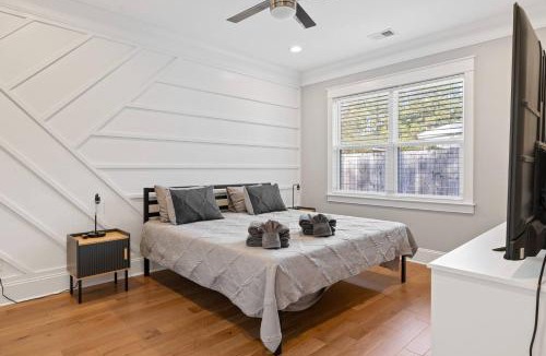 North Charleston House | Big Modern Home with Ample Parking