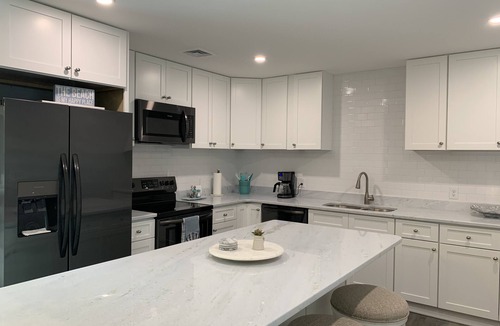 Litchfield by the Sea House | Big Wave ~ Top Rated Modern Beach home. 5Br, 3 Full baths. Beach only 3 min away