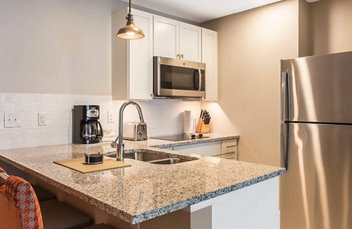 French Quarter Cabin | BLOCK Lodge Alley Inn - Studio