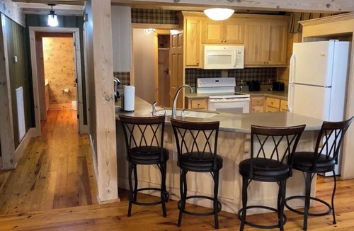 Camden House | Blue Barn Lodge – Unit 4 Grand Luxury Estate Retreat with Horse Views