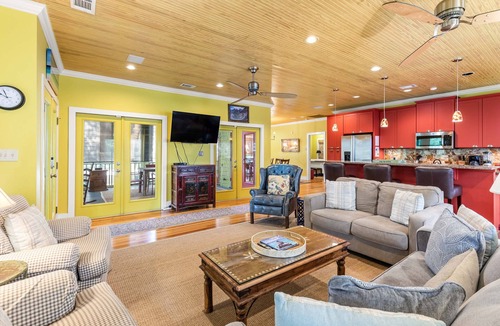 Tybee Island House | Blue Skies | Game Room, Fire Pit & More!