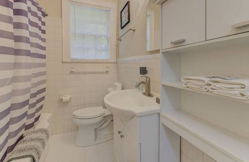 Shandon Apartment | Blueberry Cottage Duplex Apt Left Side, Pets Welcome, 2 BD, 1 BA