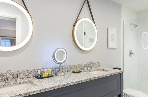 Cannonborough Elliotborough Resort | Bluegreen's King 583 Resort - 1 Bd. – Historic Charleston with a Modern Twist