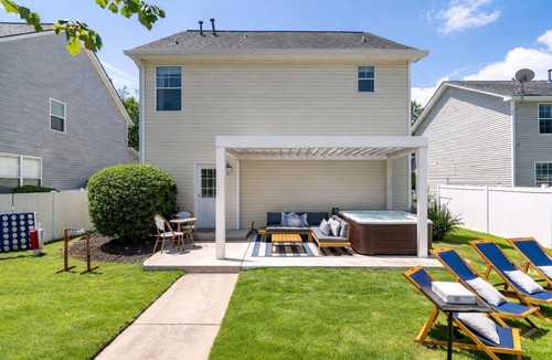 Bluffton House | Bluffton 3BR Home w/Hot Tub & Fire Pit Near Old Town, Family-Friendly