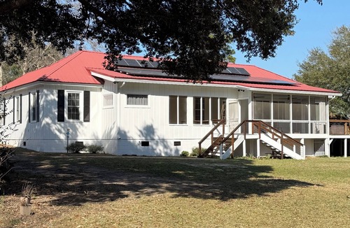 Eutawville House | Boogs Cabin at Lake Marion - The perfect cozy place to fish, play and recharge.