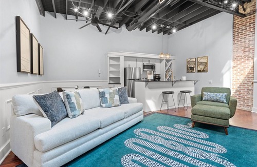 Downtown Charleston Condo | Boutique Condo on King Street 30 day minimum