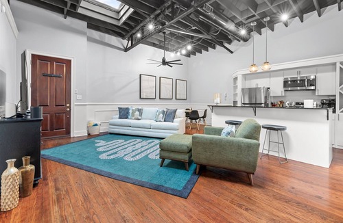 Downtown Charleston Condo | Boutique Condo on King Street 30 day minimum