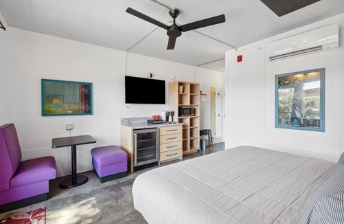 Folly Beach Hotel | Boutique Vera Hotel Room 203: King Room in the Heart of Folly Beach