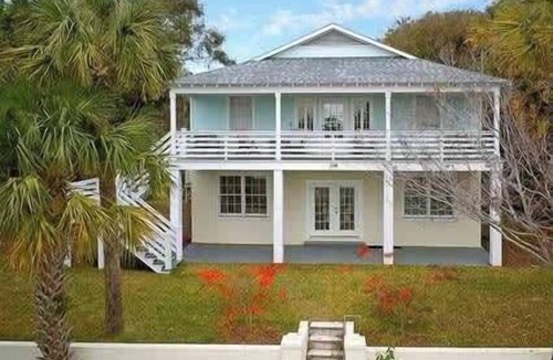Folly Beach Apartment | Bright & Charming; Close to Beach and Restaurants