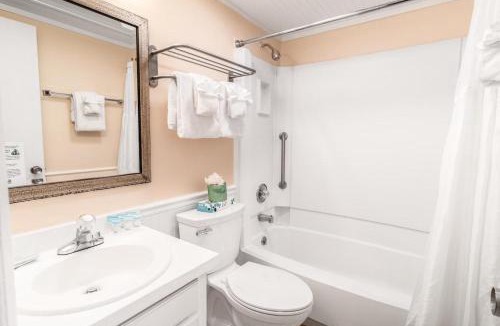Litchfield by the Sea Apartment | Bright Modern Room First Floor Resort View