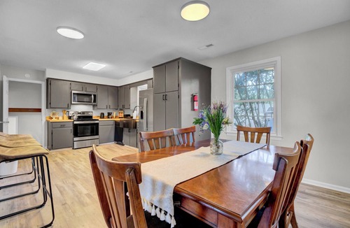 Ladson House | Bright & Spacious Charleston-Area Family Home