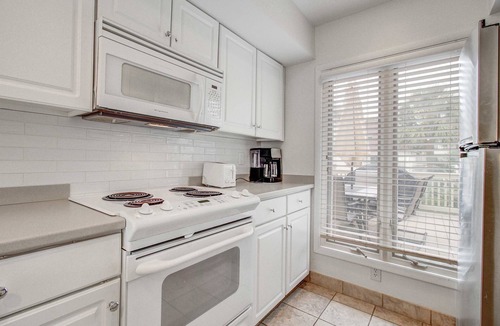 Spinnaker Beachhouses House | Bright villa with lagoon & fairway views - walk to the beach & golf