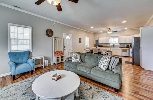 Comfort House | Bring Your Pets! Family-Friendly Gem in Cove City