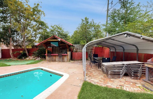 Goose Creek House | Bring Your Pup! Goose Creek Home w/Private Pool