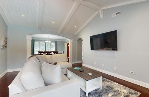 Goose Creek House | Bring Your Pup! Goose Creek Home w/Private Pool