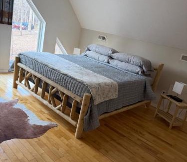 Mooresville Apartment | Cabin By The Lake