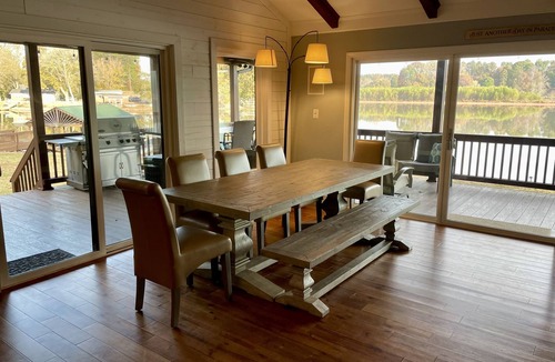 Belmont House | Camm's Lakeside Retreat (Close to Charlotte), Family-Friendly, Boat Available