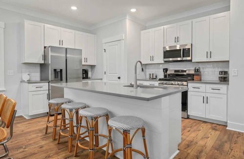 North Charleston House | Candy Cloud- Pool- Park Circle, Mins to Dtwn